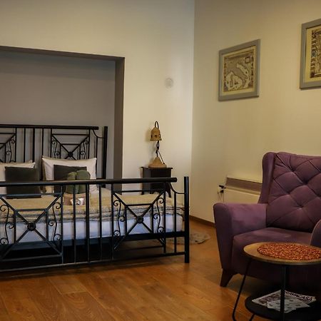 Rezervisi Slobodno, U Centru Smo Apartman Újvidék Kültér fotó