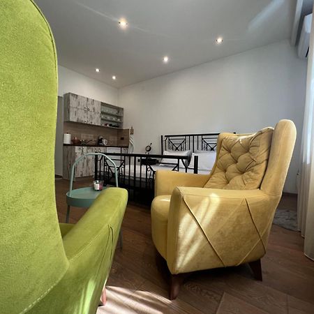 Rezervisi Slobodno, U Centru Smo Apartman Újvidék Kültér fotó