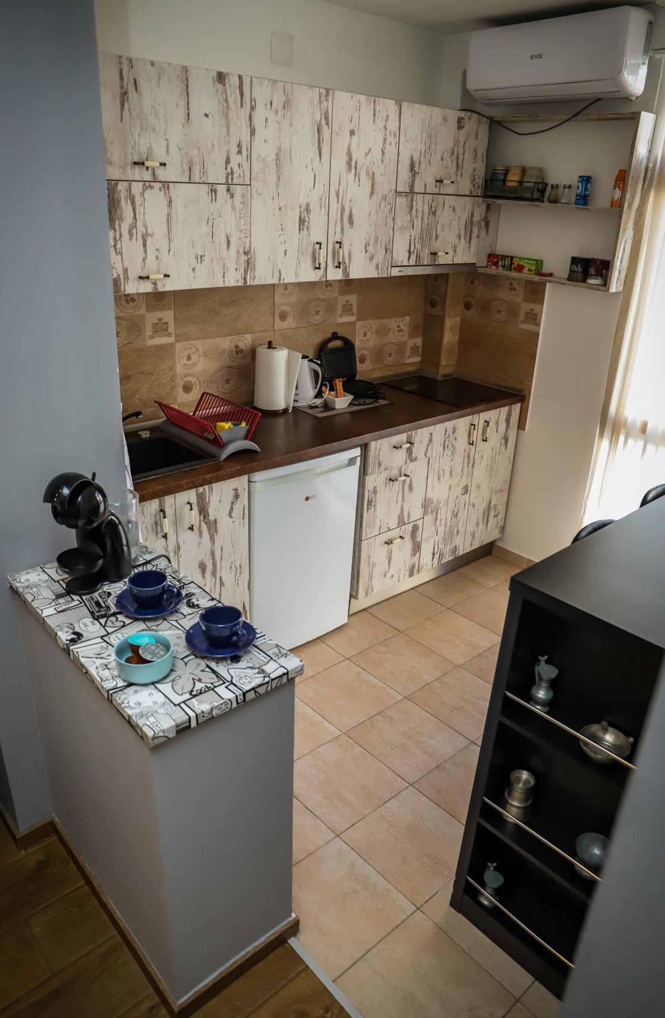Rezervisi Slobodno, U Centru Smo Apartman Újvidék Kültér fotó