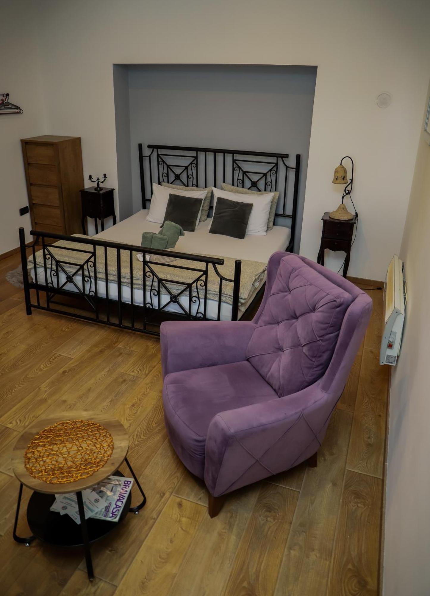Rezervisi Slobodno, U Centru Smo Apartman Újvidék Kültér fotó