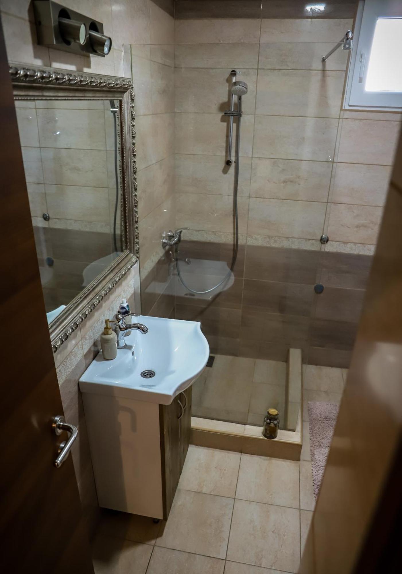 Rezervisi Slobodno, U Centru Smo Apartman Újvidék Kültér fotó